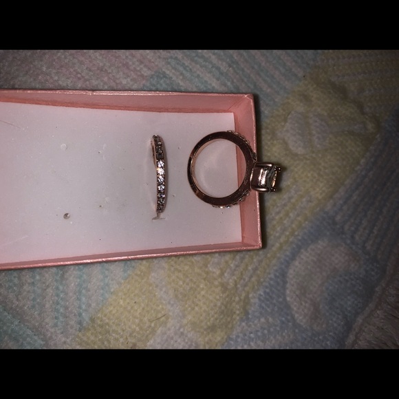 Size 9 ring! - Picture 7 of 8